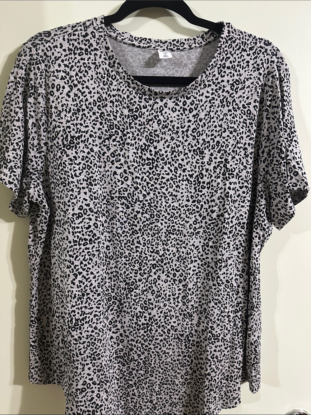 Old Navy Gray Leopard Print Short Sleeve Top
